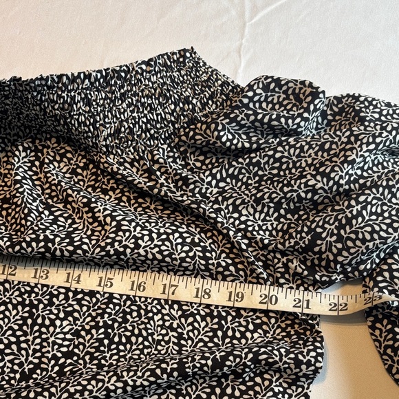 Source Unknown Black and White Patterned Blouse - Picture 8 of 9